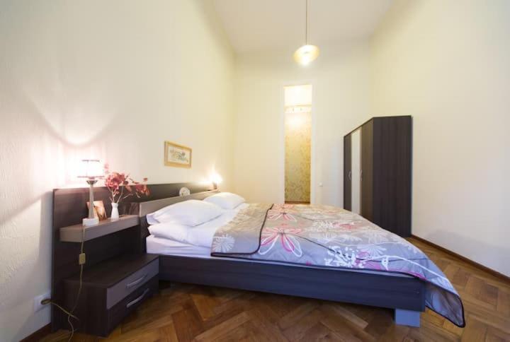 Apartment On Tabidze 3/5 Tbilisi ภายนอก รูปภาพ