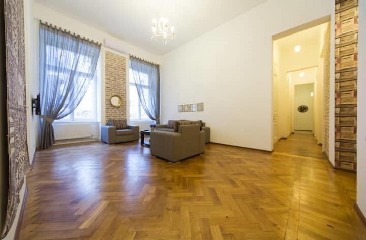 Apartment On Tabidze 3/5 Tbilisi ภายนอก รูปภาพ